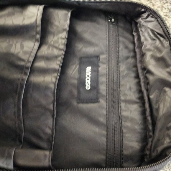 NWT Incase Designs ICON Lite Pack 15"βSleek Protection On the Go π (#706) - Picture 10 of 11